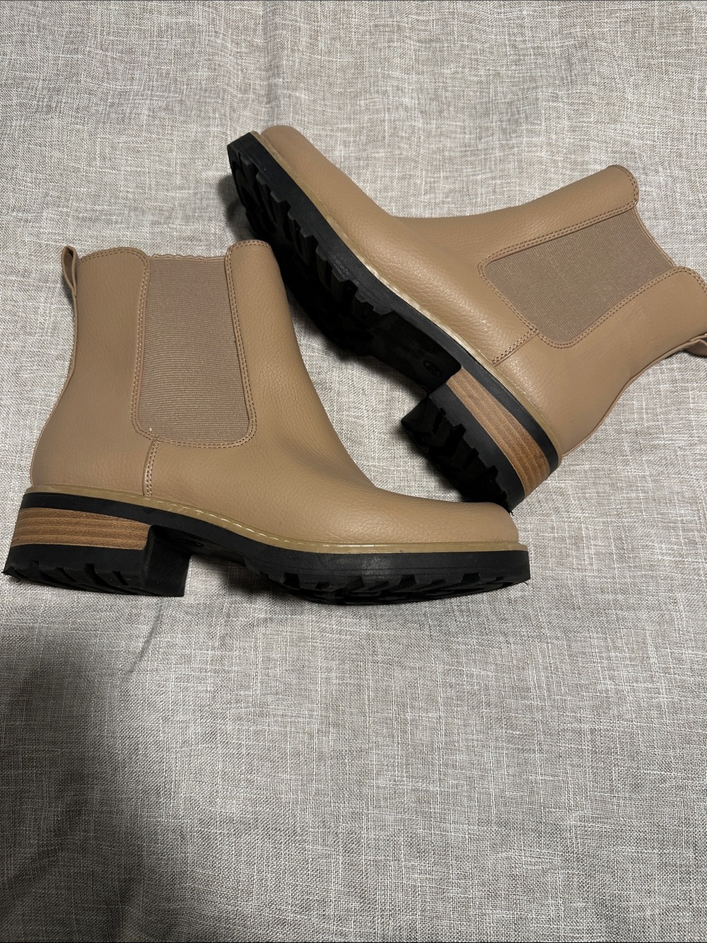 Universal Thread Tan Chelsea Lug Ankle Boot